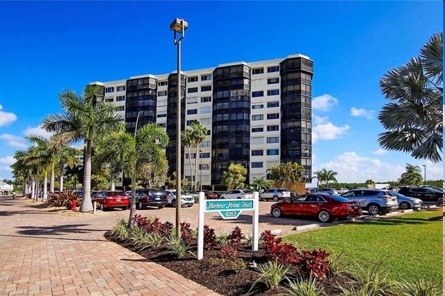 Harbour Pointe in Ft. Myers, FL - Building Photo