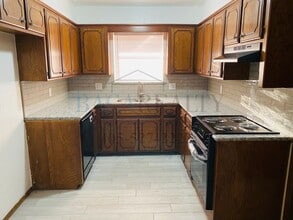 305 S 5th St-Unit -Unit A in Noble, OK - Foto de edificio - Building Photo