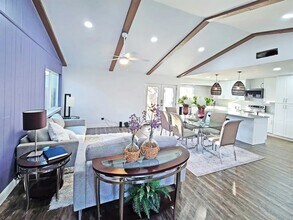 1244 Valencia Ln in Lewisville, TX - Foto de edificio - Building Photo
