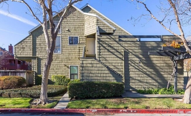 1157 Shoreline Dr in San Mateo, CA - Foto de edificio - Building Photo