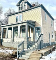 1402 N 21st Ave in Minneapolis, MN - Building Photo