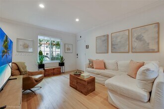 21 Madeira Ave in Coral Gables, FL - Building Photo - Building Photo