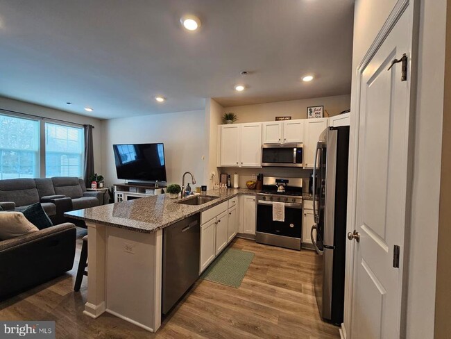 property at 33 Alexander Wy