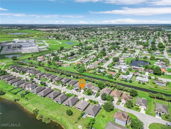 390 Shadow Lakes Dr in Lehigh Acres, FL - Building Photo - Building Photo