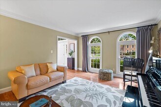 15411 Eagle Tavern Ln in Centreville, VA - Building Photo - Building Photo
