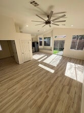 2493 W Richmar Ave in Las Vegas, NV - Foto de edificio - Building Photo