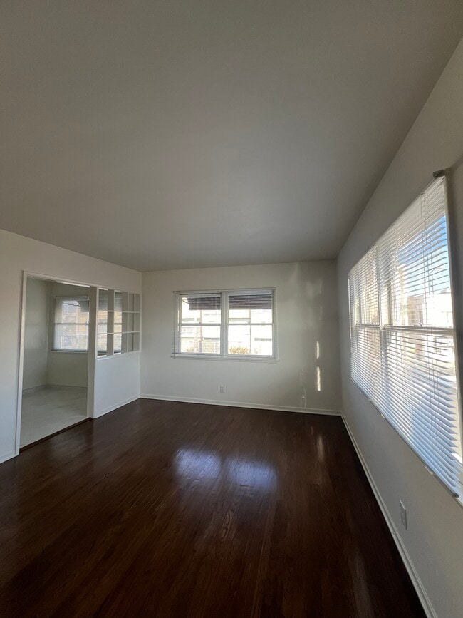 2610-2612 Santa Monica Blvd in Santa Monica, CA - Foto de edificio - Building Photo