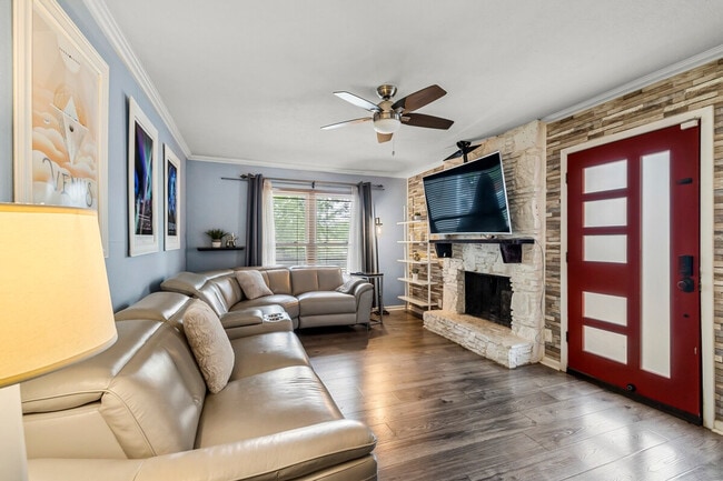 2703 S I-35 Frontage Rd, Unit SI ID1492680P in Austin, TX - Foto de edificio - Building Photo