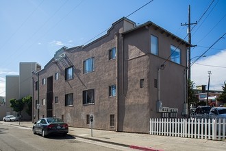 331 Wayne Pl in Oakland, CA - Foto de edificio - Building Photo