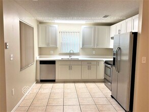 6220 Gauntlet Hall Ln in Davie, FL - Building Photo - Building Photo