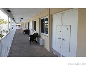 2815 NE 33rd Ave-Unit -204 in Fort Lauderdale, FL - Building Photo - Building Photo
