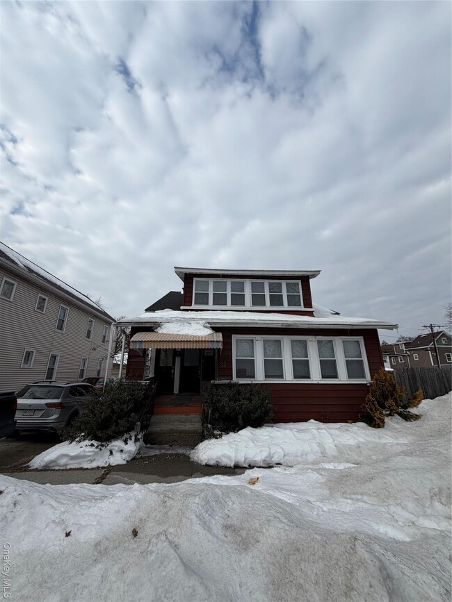 property at 32 Fountain Pl