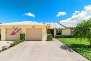 7711 SE Sugar Sand Cir in Hobe Sound, FL - Building Photo