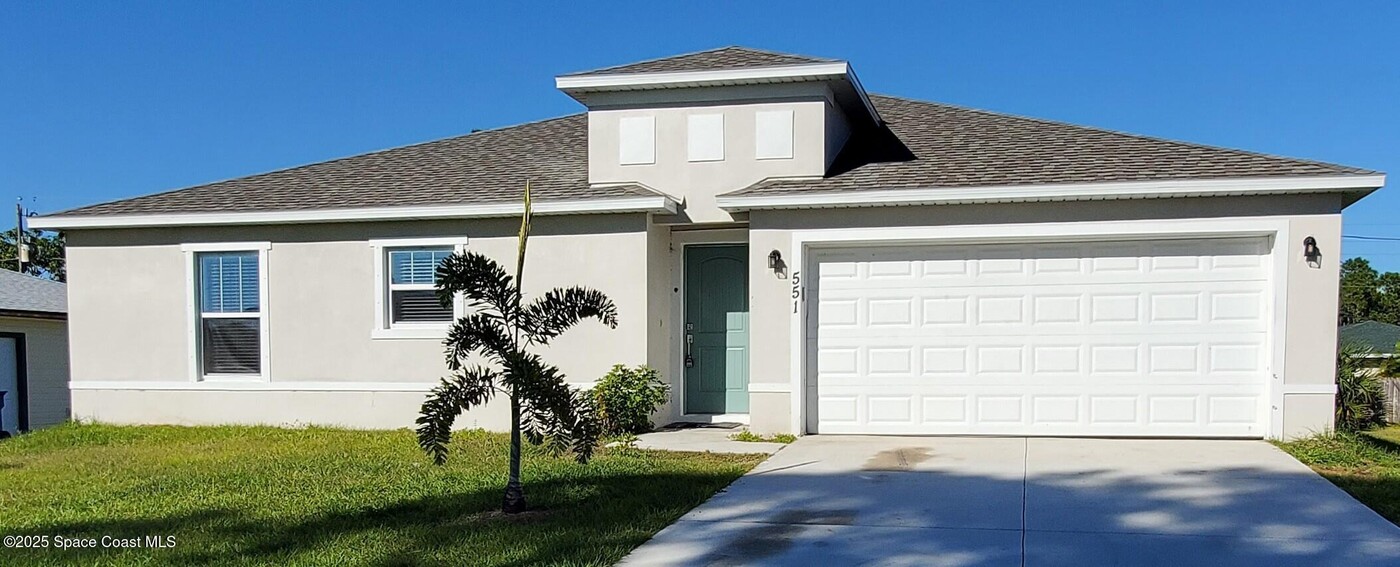 551 Blackhorse St SE in Palm Bay, FL - Foto de edificio