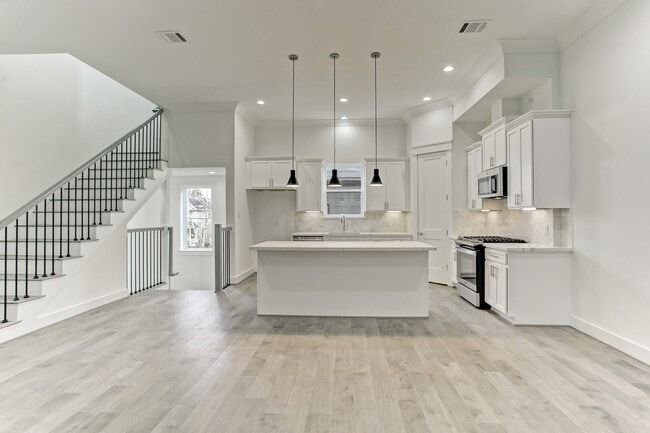 property at 2105 Couch St