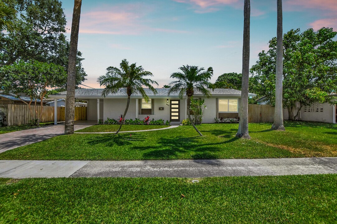 832 SW 10th Ave in Boca Raton, FL - Building Photo