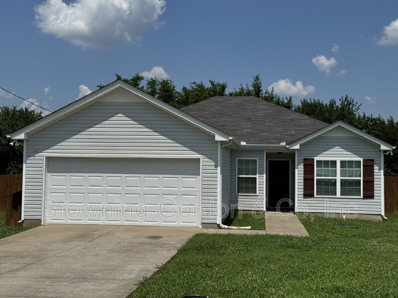 1321 Bairdscorner Dr in Murfreesboro, TN - Building Photo