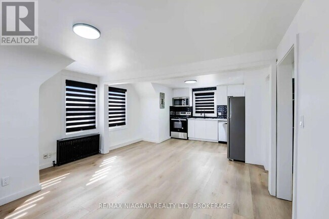 261 Grantham Ave in St Catharines, ON - Building Photo - Building Photo