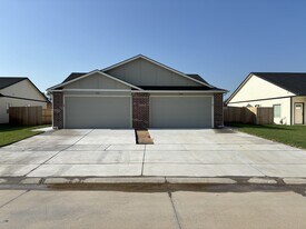 519 Briarbrook Ln in Park City, KS - Building Photo