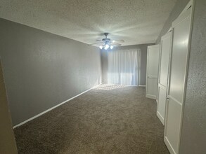 2114 E Marshall Ave, Unit 204 in Longview, TX - Building Photo - Building Photo