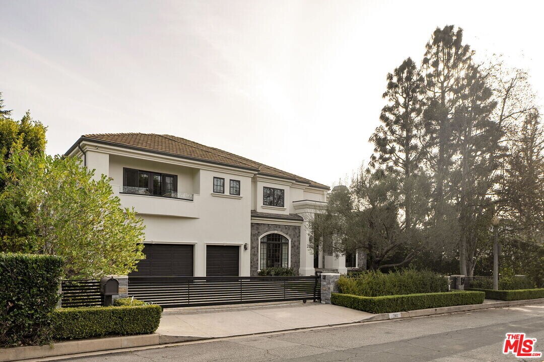 280 Homewood Rd in Los Angeles, CA - Building Photo