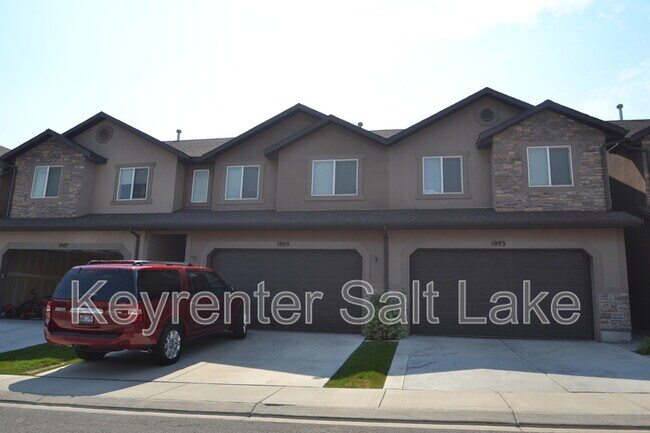 property at 1989 N Belmont Dr