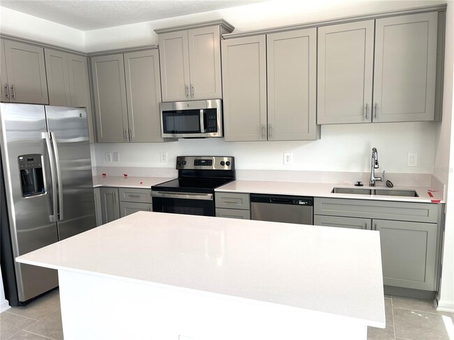 7704 Stone Crk Trl in Kissimmee, FL - Building Photo - Building Photo