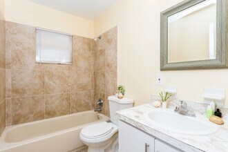 3301 Pershing St in Kissimmee, FL - Building Photo - Building Photo