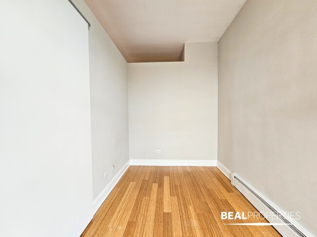 2208 N Clark St in Chicago, IL - Building Photo - Building Photo