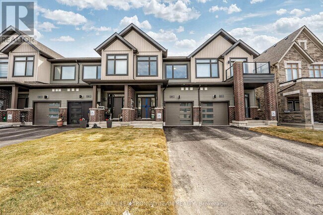 1120 Thompson Dr in Oshawa, ON - Building Photo - Building Photo