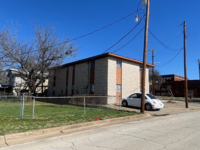 1801 NE 1st Ave in Mineral Wells, TX - Building Photo - Building Photo