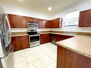 570 SE 34th Ave in Homestead, FL - Building Photo - Building Photo