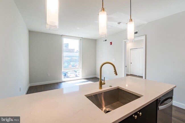 1102 Germantown Ave in Philadelphia, PA - Building Photo - Building Photo