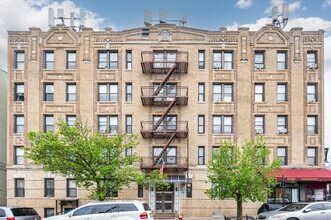 31-06 42nd St in Long Island City, NY - Foto de edificio - Building Photo