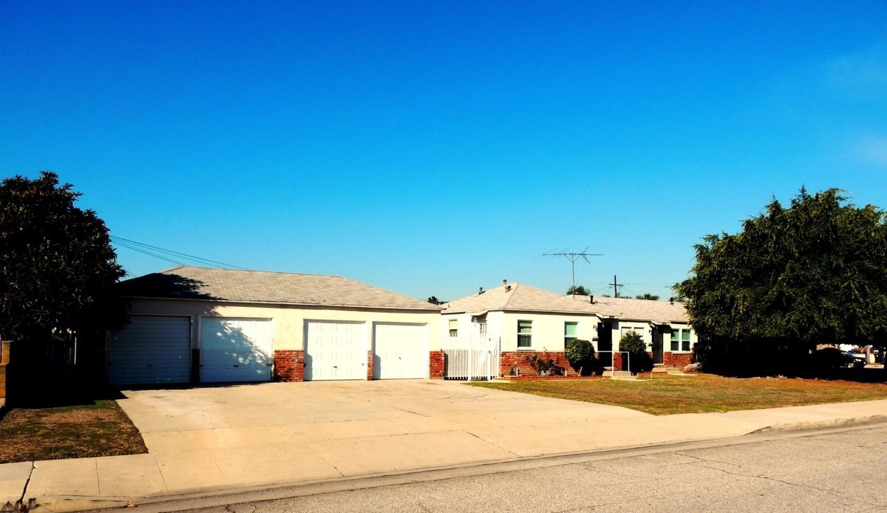 1300 W 218th St in Torrance, CA - Building Photo