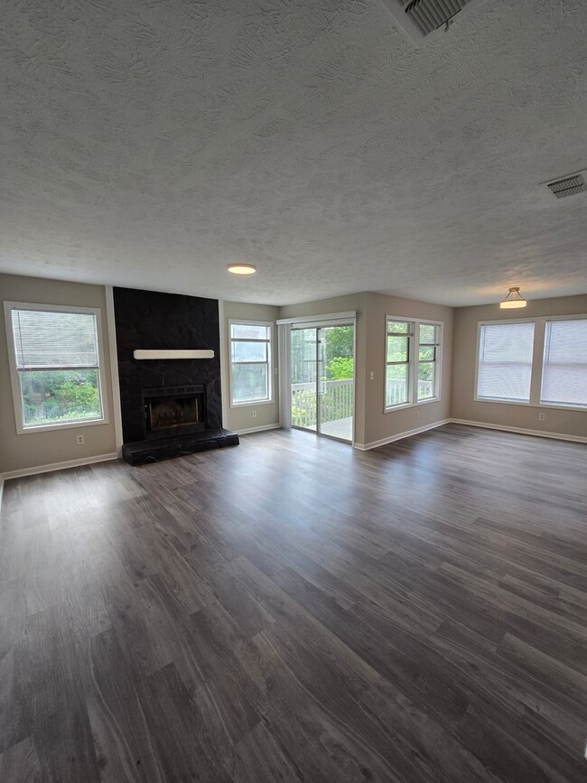 1021 Wood Creek Dr in Fayetteville, NC - Building Photo - Building Photo