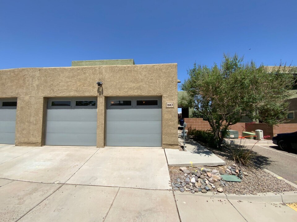 1663 Bull Lea Dr SE in Albuquerque, NM - Building Photo