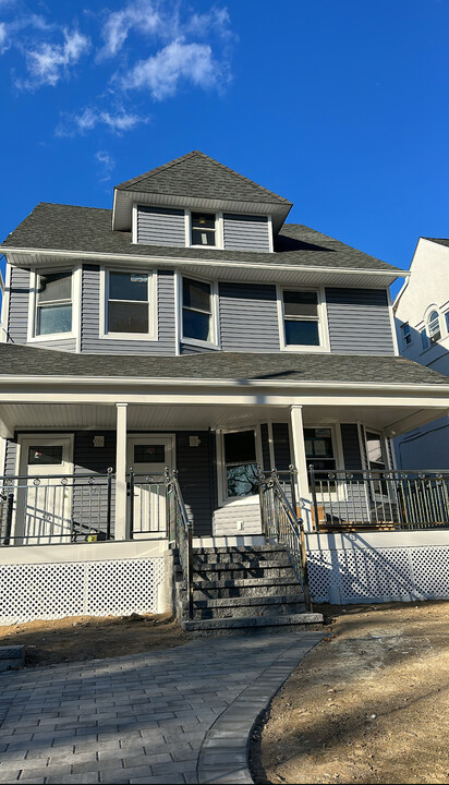 37 Colonial Pl, Unit 1 in New Rochelle, NY - Building Photo