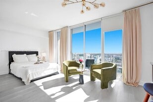 185 SW 7th St, Unit 2100 in Miami, FL - Building Photo