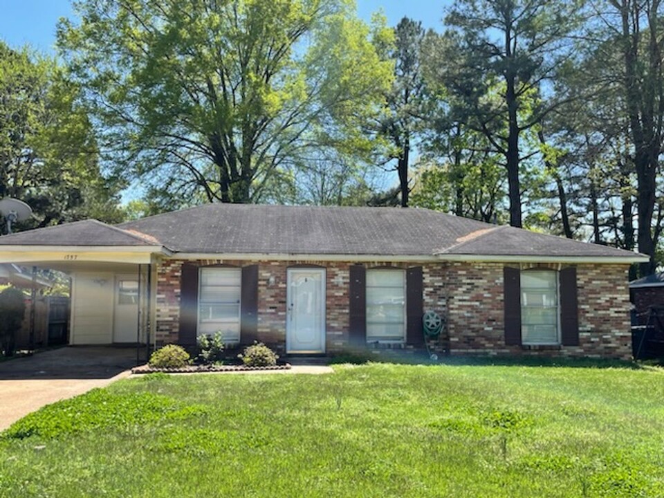 1757 Custer Dr in Southaven, MS - Building Photo