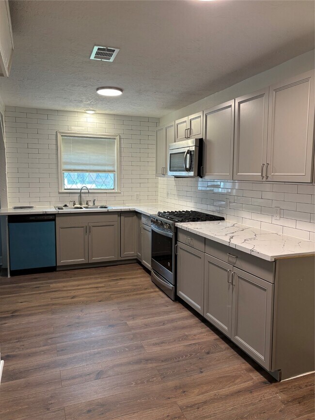 4115 Tidewater Dr in Houston, TX - Building Photo - Building Photo