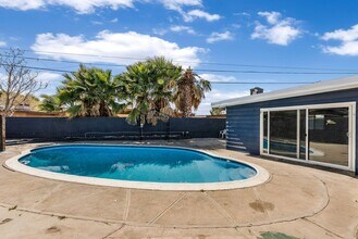 442 Lightcap St in Lancaster, CA - Building Photo - Building Photo