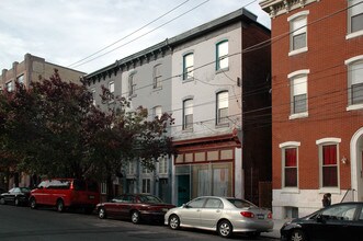 1511 Fairmount Ave in Philadelphia, PA - Foto de edificio - Building Photo