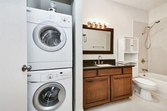 2400 N Braeswood Blvd in Houston, TX - Building Photo - Building Photo