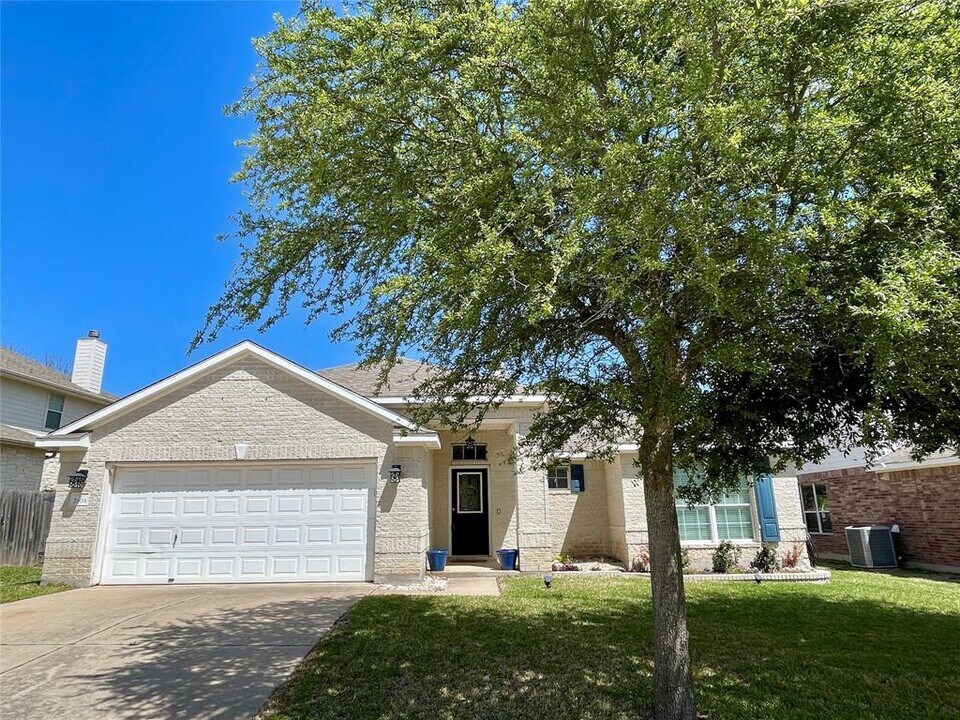 2604 Branding Iron Ln in Leander, TX - Building Photo