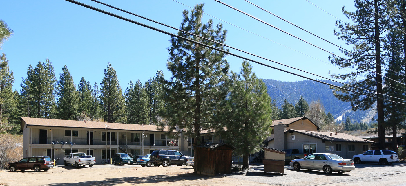 3689 Blackwood Rd in South Lake Tahoe, CA - Foto de edificio