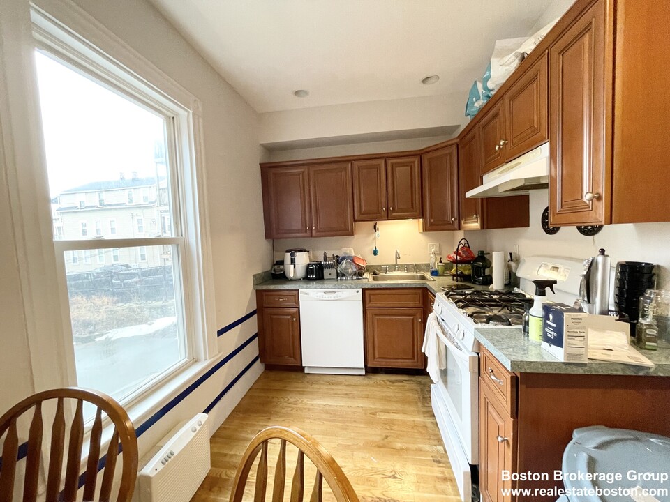 22 Parker Hill Ave, Unit 1 in Boston, MA - Building Photo