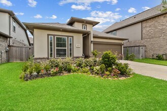 8735 Morris Wds Dr in Missouri City, TX - Building Photo - Building Photo