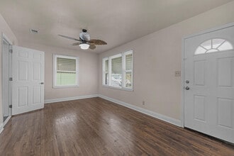 303 SE Gilliland Rd in Pensacola, FL - Building Photo - Building Photo