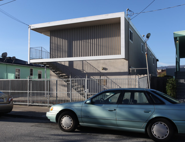 669 Masson Ave in San Bruno, CA - Foto de edificio - Building Photo